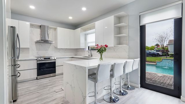 19329 NE 8th Court, Miami, FL 33179