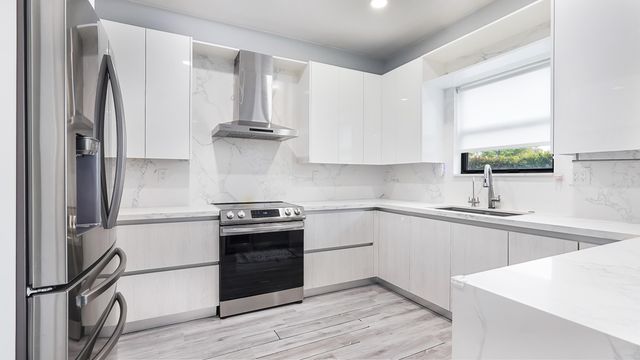 19329 NE 8th Court, Miami, FL 33179