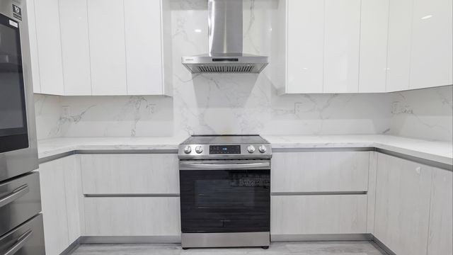 19329 NE 8th Court, Miami, FL 33179