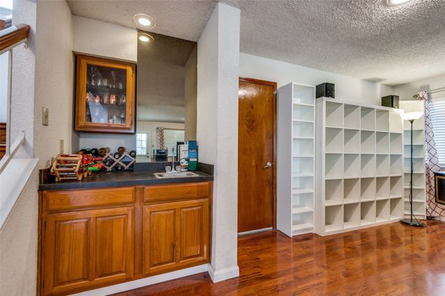 104 Country Lane, Euless, TX 76039