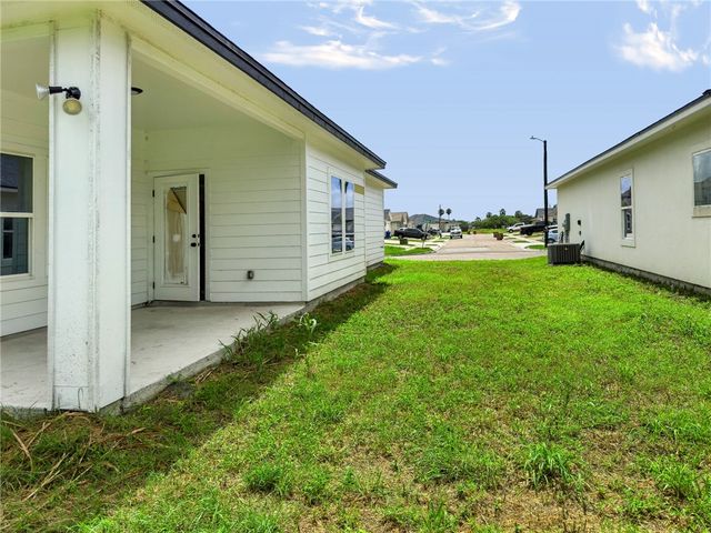 8121 Berenstain Dr, Corpus Christi, TX 78414