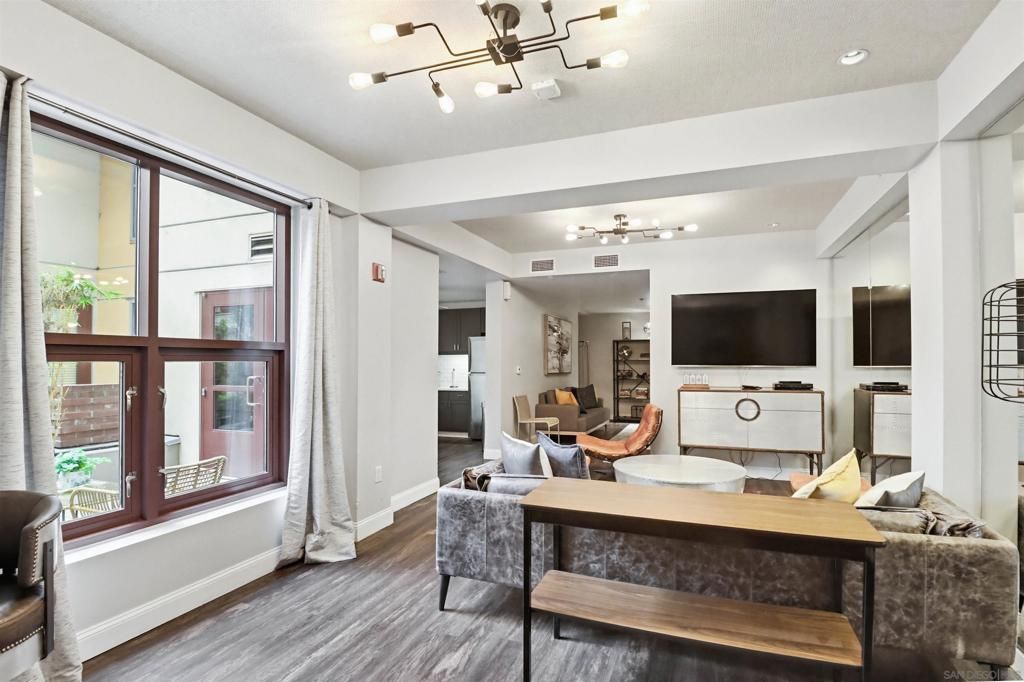 Image 15 of property listing at 1150 J Street 210, San Diego, CA 92101