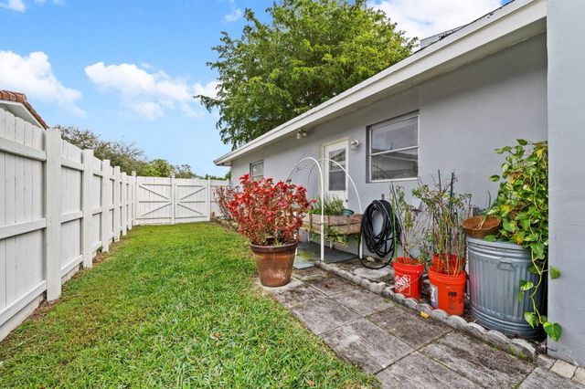 481 NW 45th Terrace, Plantation, FL 33317