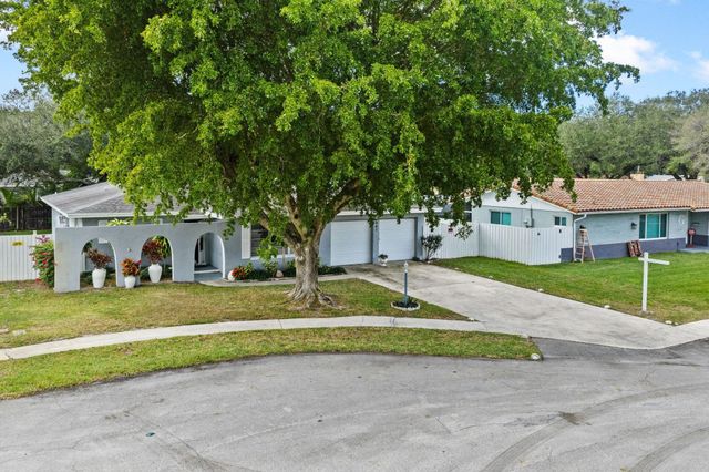 481 NW 45th Terrace, Plantation, FL 33317