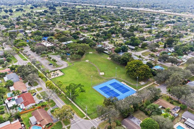 481 NW 45th Terrace, Plantation, FL 33317