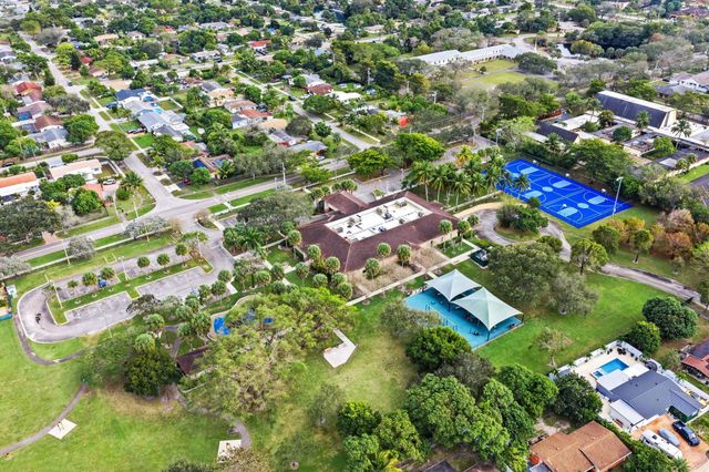 481 NW 45th Terrace, Plantation, FL 33317