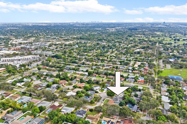 481 NW 45th Terrace, Plantation, FL 33317