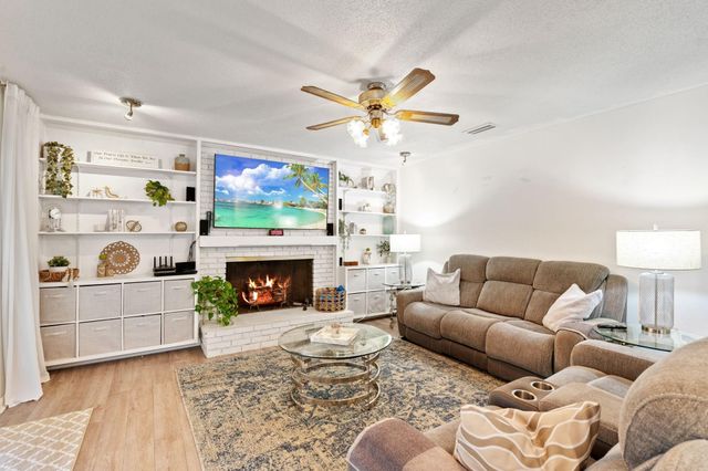 481 NW 45th Terrace, Plantation, FL 33317