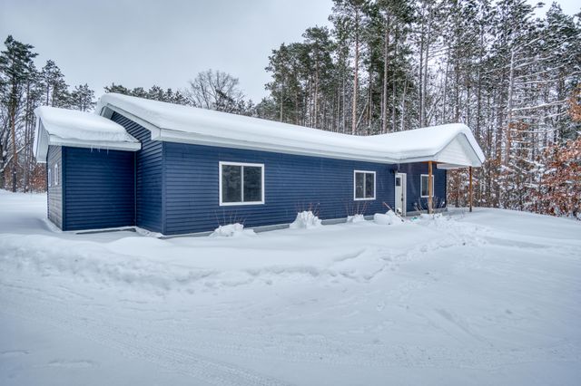 1518 E Wilke Road, Rothbury, MI 49452