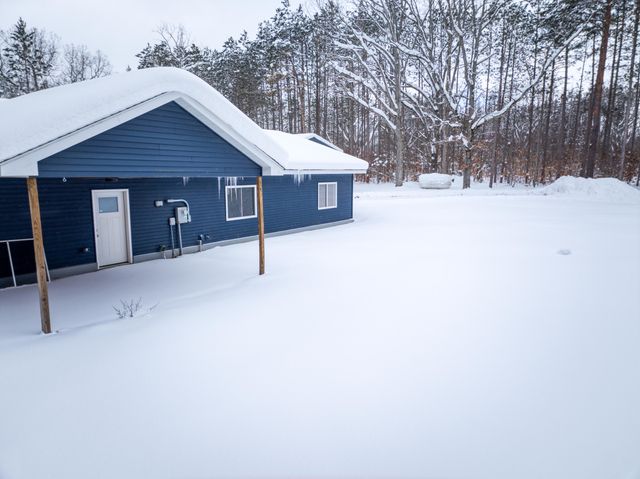 1518 E Wilke Road, Rothbury, MI 49452