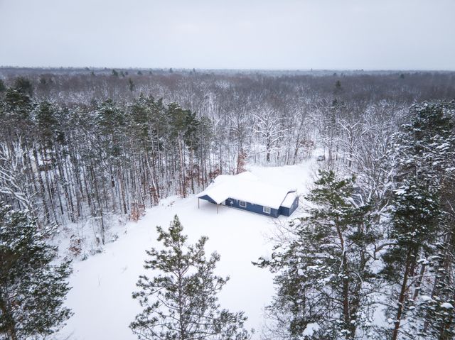 1518 E Wilke Road, Rothbury, MI 49452