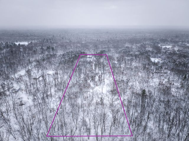 1518 E Wilke Road, Rothbury, MI 49452