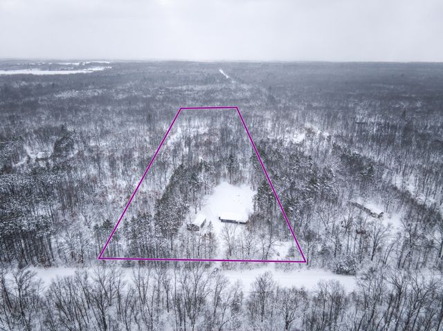 1518 E Wilke Road, Rothbury, MI 49452