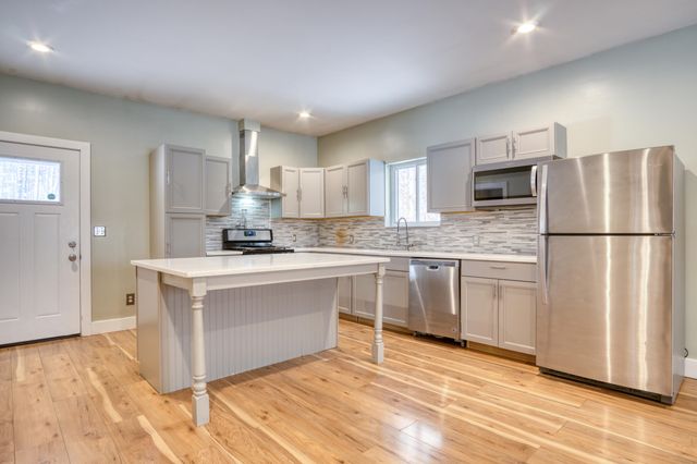 1518 E Wilke Road, Rothbury, MI 49452