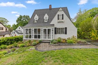 10 Crest Drive, Briarcliff Manor, NY 10510