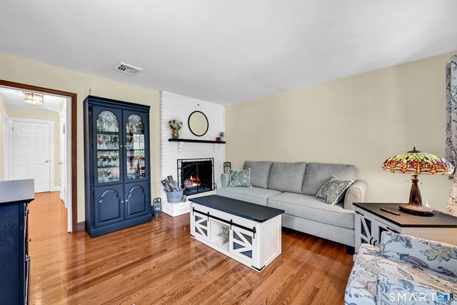 18 Carriage Drive, Burlington, CT 06013