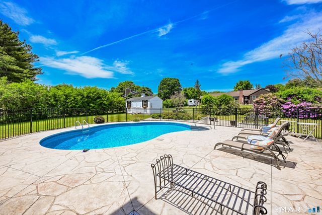 18 Carriage Drive, Burlington, CT 06013