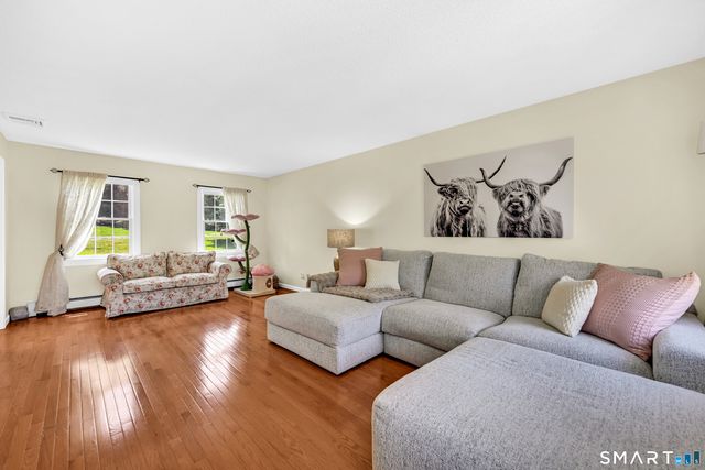 18 Carriage Drive, Burlington, CT 06013