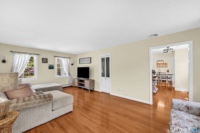 18 Carriage Drive, Burlington, CT 06013