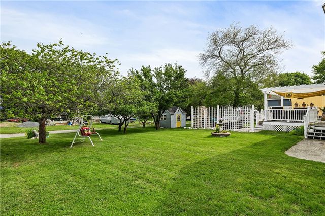 30 Madison Avenue, Portsmouth, RI 02872