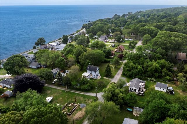 30 Madison Avenue, Portsmouth, RI 02872