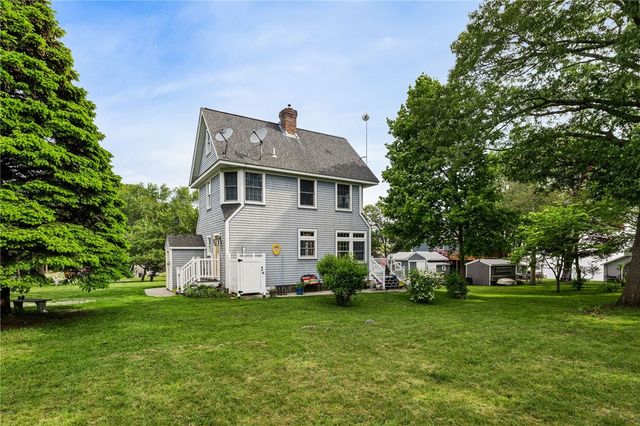30 Madison Avenue, Portsmouth, RI 02872