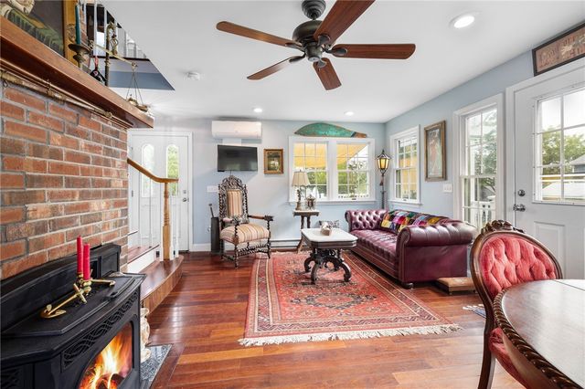 30 Madison Avenue, Portsmouth, RI 02872