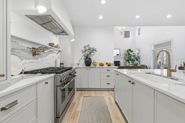 6 Sandy Hill Rd, Wayland, MA 01778