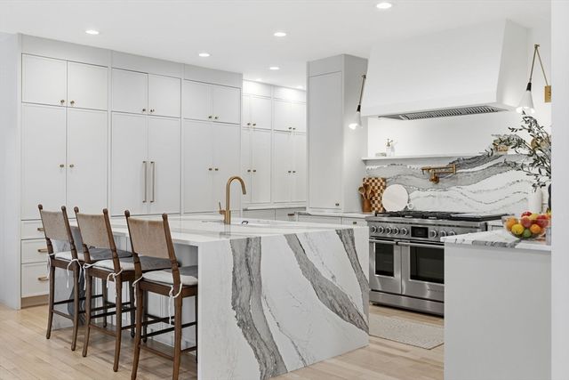 6 Sandy Hill Rd, Wayland, MA 01778