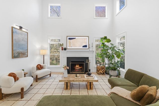 6 Sandy Hill Rd, Wayland, MA 01778