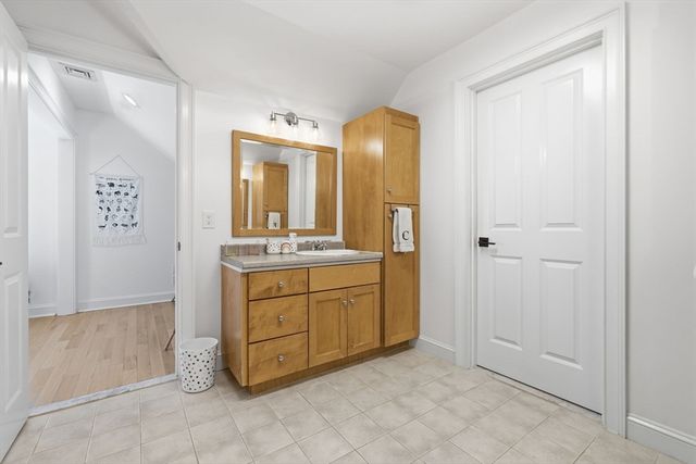 6 Sandy Hill Rd, Wayland, MA 01778