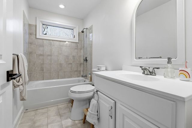 6 Sandy Hill Rd, Wayland, MA 01778