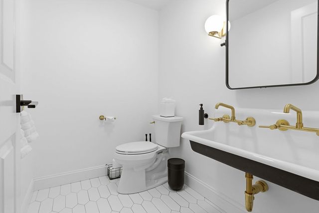 6 Sandy Hill Rd, Wayland, MA 01778