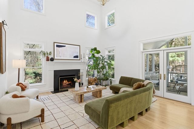 6 Sandy Hill Rd, Wayland, MA 01778