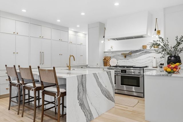 6 Sandy Hill Rd, Wayland, MA 01778