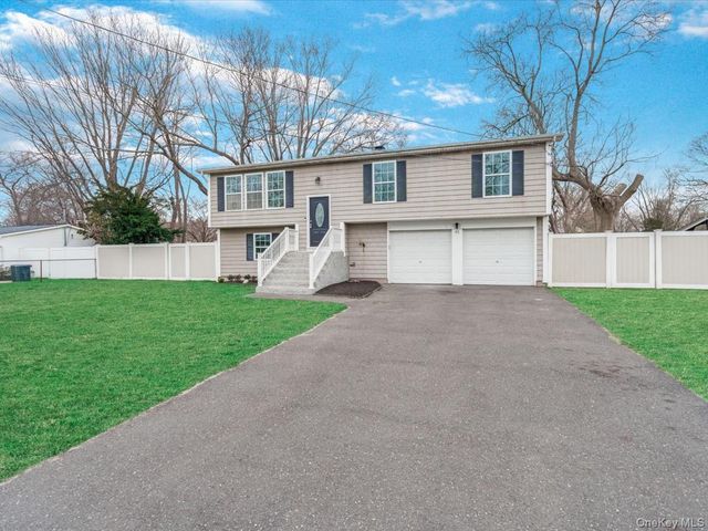 45 Magnolia Drive, Selden, NY 11784