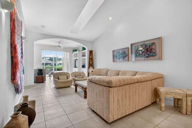 9848 Crescent View Drive S, Boynton Beach, FL 33437