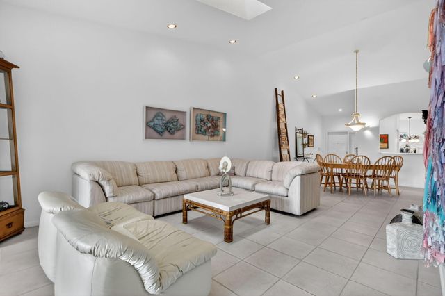 9848 Crescent View Drive S, Boynton Beach, FL 33437