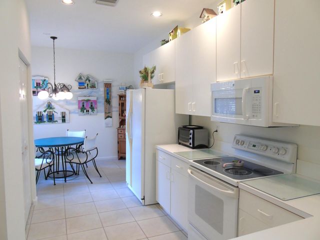 9848 Crescent View Drive S, Boynton Beach, FL 33437