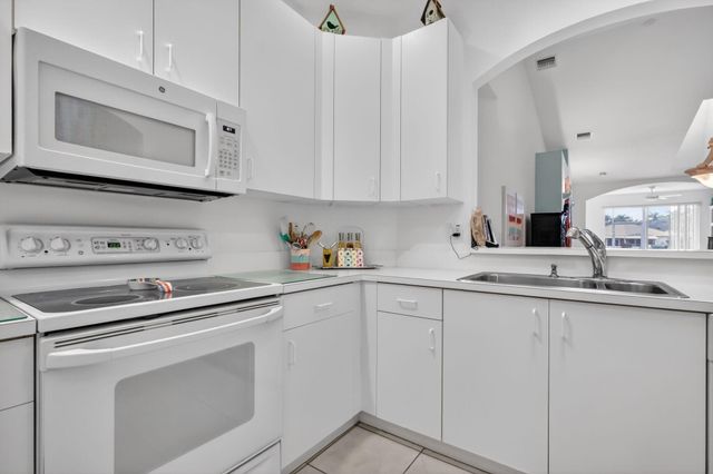 9848 Crescent View Drive S, Boynton Beach, FL 33437