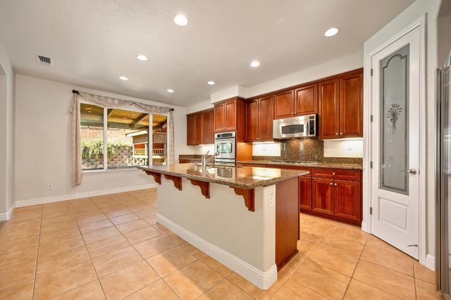 2184 Mt Errigal Ln, Lincoln, CA 95648