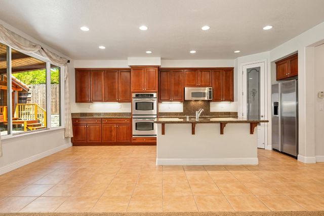2184 Mt Errigal Ln, Lincoln, CA 95648