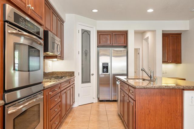 2184 Mt Errigal Ln, Lincoln, CA 95648