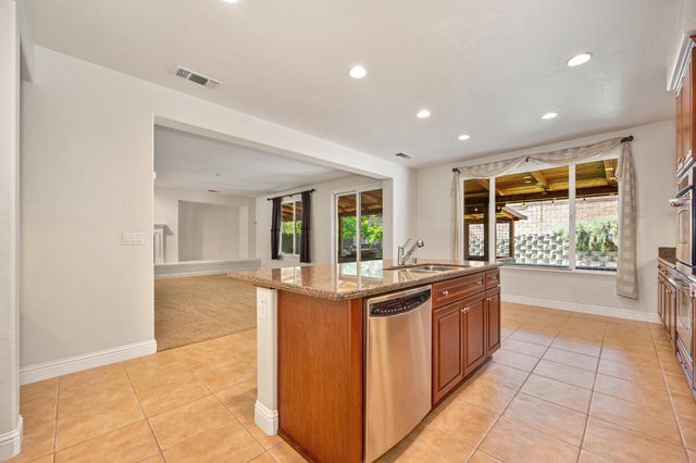 2184 Mt Errigal Ln, Lincoln, CA 95648