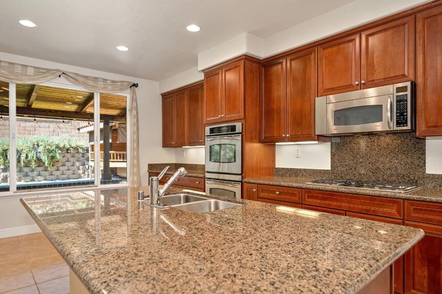 2184 Mt Errigal Ln, Lincoln, CA 95648