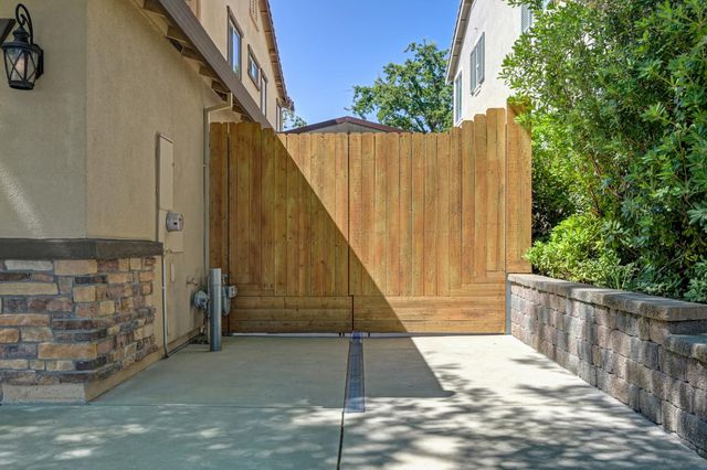 2184 Mt Errigal Ln, Lincoln, CA 95648