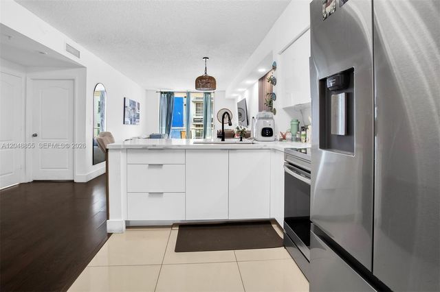 5091 NW 7th St TS-11, Miami, FL 33126