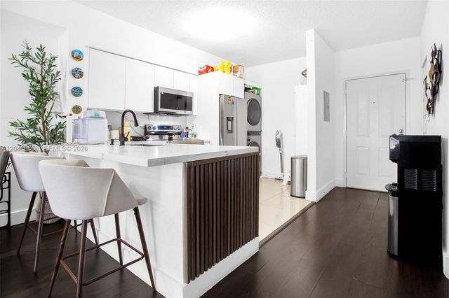 5091 NW 7th St TS-11, Miami, FL 33126