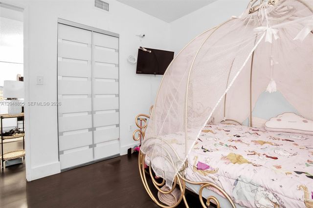 5091 NW 7th St TS-11, Miami, FL 33126
