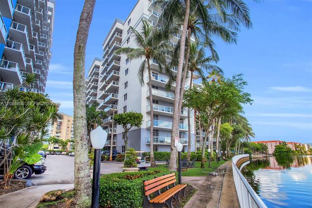 5091 NW 7th St TS-11, Miami, FL 33126